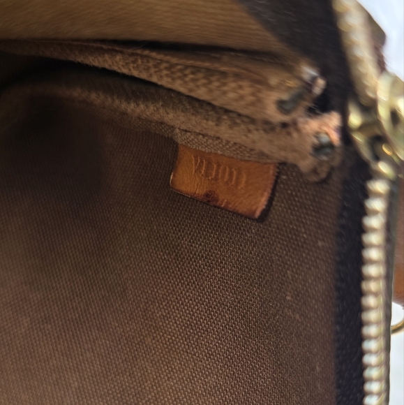 Vintage Louis Vuitton Pochette Accesories Crossbody Bag With Branded Long Strap - Picture 14 of 17
